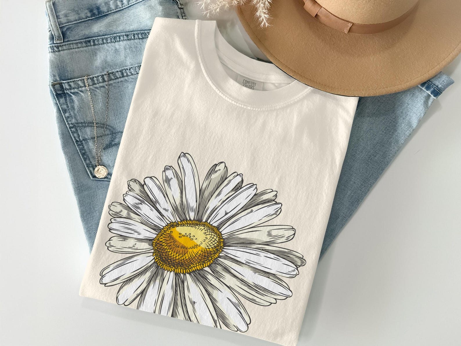 Daisy Flower T-Shirt, Whimsical Botanical Graphic Top, Cottagecore Tee M