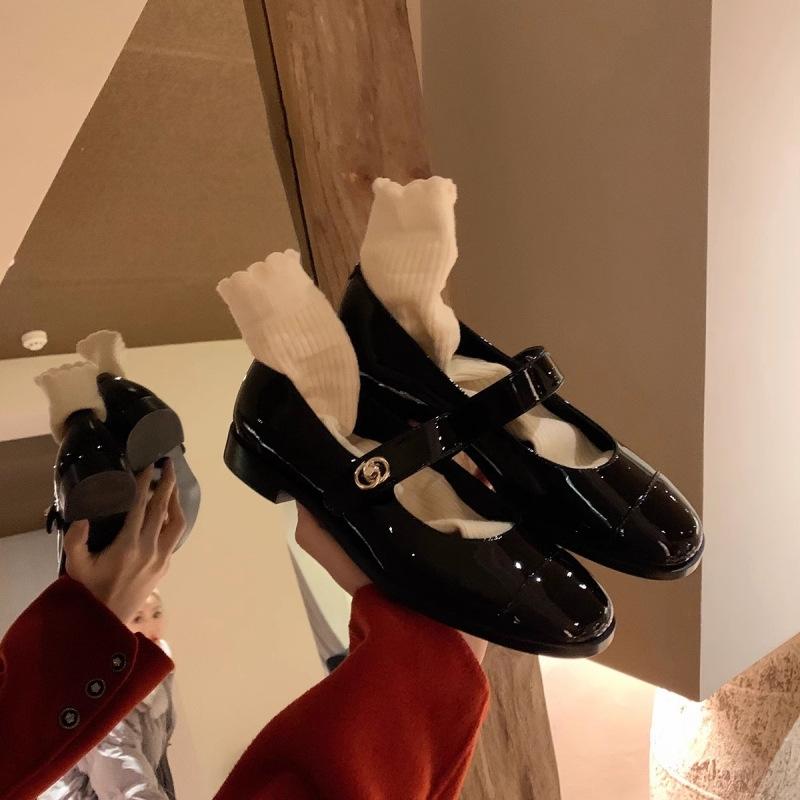 Xiaoxiangfeng Mary Jane Schuhe Damen Französische Ein-Wort-Schnalle Frühling Flachsohle Einzelne Schuhe Leichte Öffnung Dicker Absatz Kleine Lederschuhe Slipper Damen