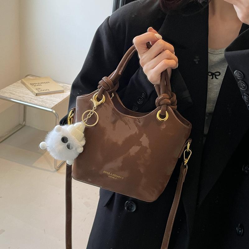 

Бархатная маленькая сумка женская весенняя универсальная модная сумка-мессенджер повседневная портативная сумка-ведро темно-коричневого