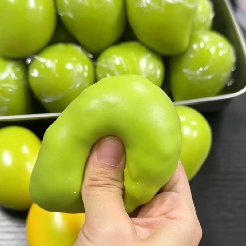 Original Handmade Crispy Mango Stress Ball Squeeze Toy Simulated Mango Shape Temperature Color Changing Squishy Stress Relief