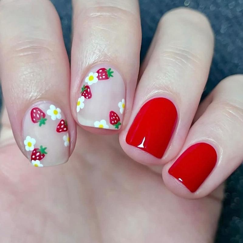 24 Pieces Strawberry Flower Designs Short Square Press On Nail Stick on Nail Fashion Nail Accessories For Quick Manicure