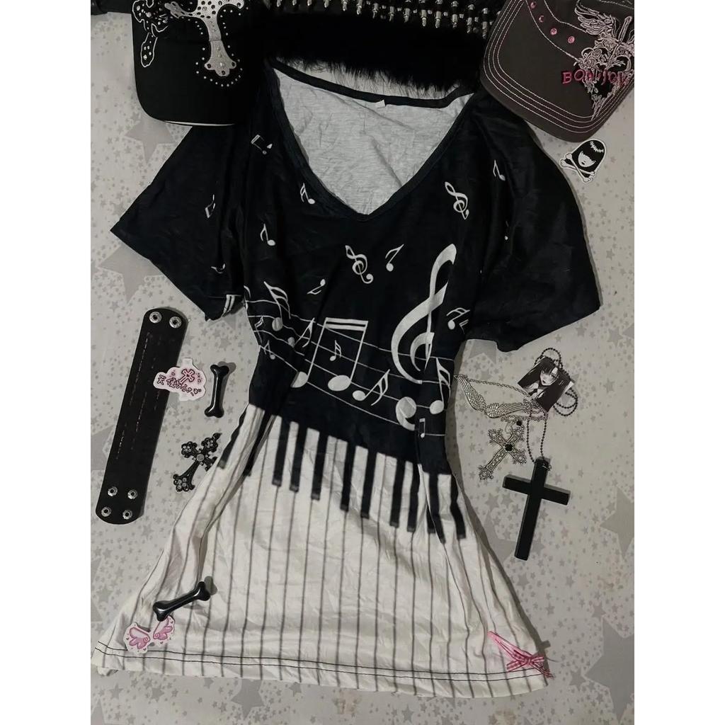 TrendHub Y2K Gothic Music Tee  Piano Keyboard & Musical Notes Print V-Neck T-Shirt for Women 2000s Grunge Japanese E-girls Retro Tees