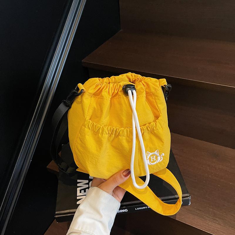 

Casual big bag women 2025 new fashion Korean lazy style cloth bag large capacity commuter shoulder messenger bag жёлтый