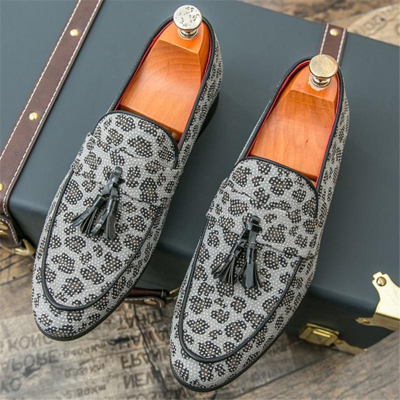 Britain Retro Tassel Loafers For Men Casual Comfort Fashionable Rhinestone Leather Shoes Leopard Pattern Wedding Dress Footwear