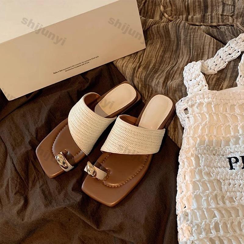 Fashion 2025 Summer New Outdoor Vacation Clip Toe Slippers Women's Fashion Square Toe Roman Sandals Comfortable Lightweig Flat Slippers