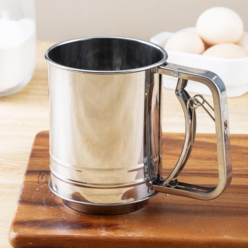 Handgehaltener halbautomatischer Mehlsieb aus Edelstahl zum Backen