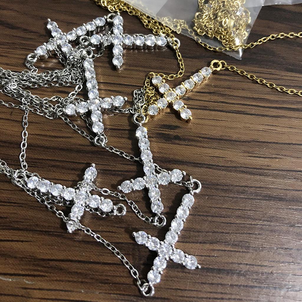 Fashionable Choker Necklace with Sturdy Stainless Steel Crosses Pendant Jewelry Accessory for Trendy Women and Girls