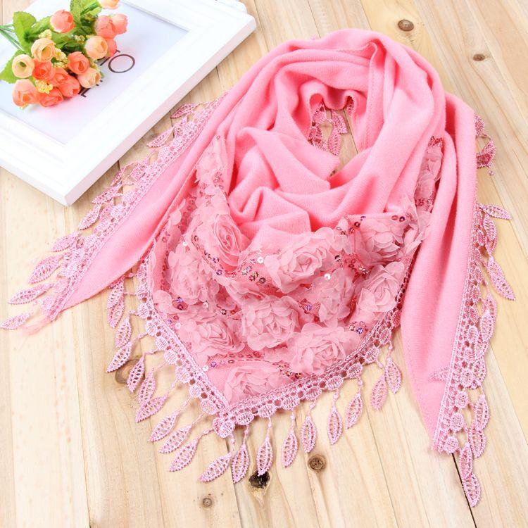 Damshawl, Höst- och vintersjalar, Triangulära sjalar, Broderade tofsar, Varma sjalar, Sidenhalsdukar och Huvuddukar