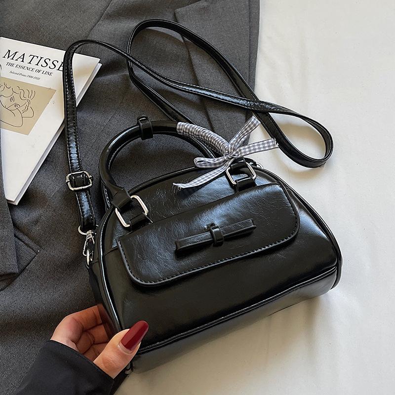 South Korea's Popular Simple Niche Portable Bowling Bag High-end Texture Ballet Style Commuter Versatile Messenger Bag Women