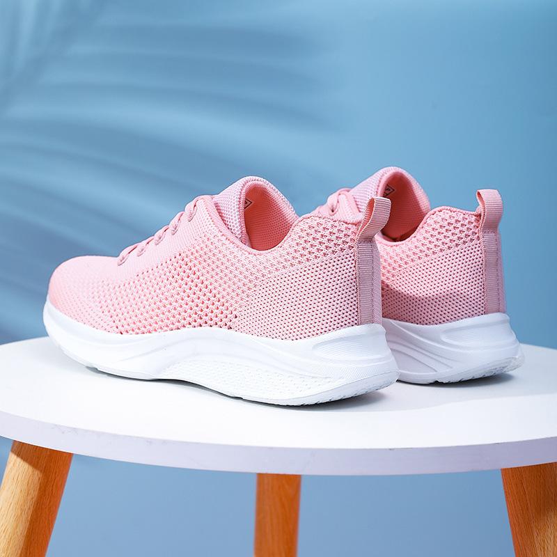 Fliegende gewebte Oberfläche hohle Sport- und Freizeitschuhe, atmungsaktive und leichte vielseitige Laufschuhe