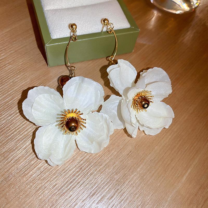 Small Fresh Flower Earrings, The Same High-end Stud Earrings, Sweet Temperament and Versatile Earrings.