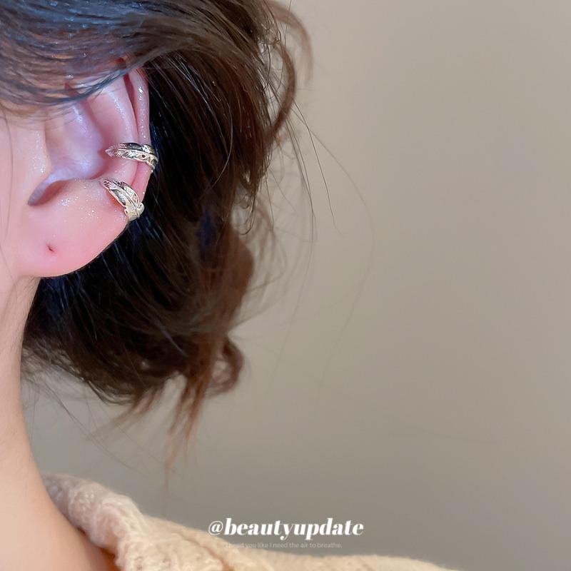 Cold wind feather ear clips, women without ear piercings, personalized fashion, niche design, earbone clips, light luxury and high-end earrings