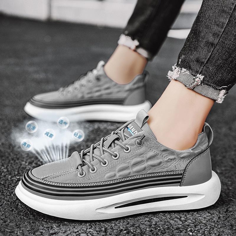 Men's Shoes 2025 New Spring Casual Sports Shoes Men's Versatile Breathable Board Shoes Flat Sole Soft Sole One Pedal Men