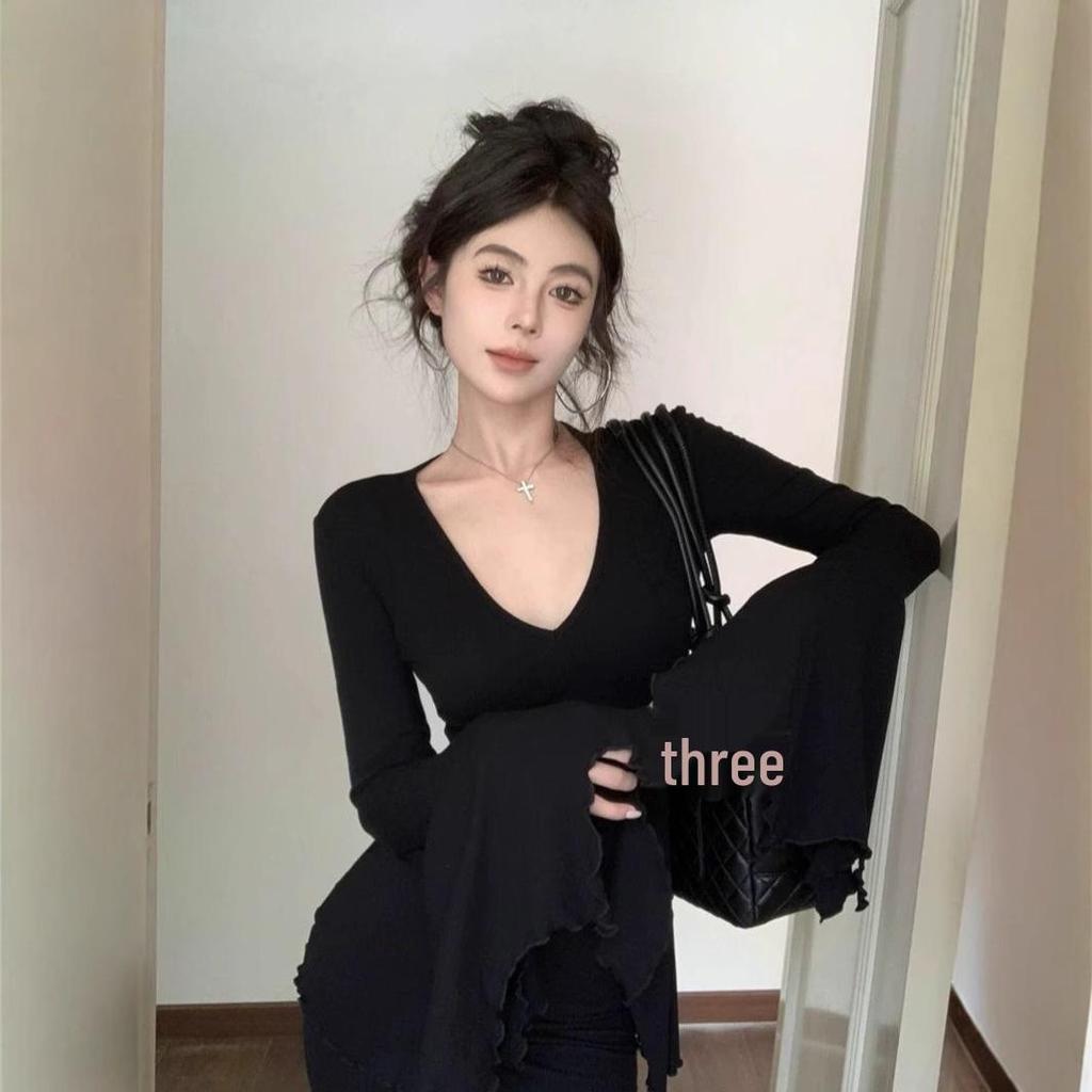 American Spicy V-neck Bell Sleeve Slimming Black T-shirt for Women
