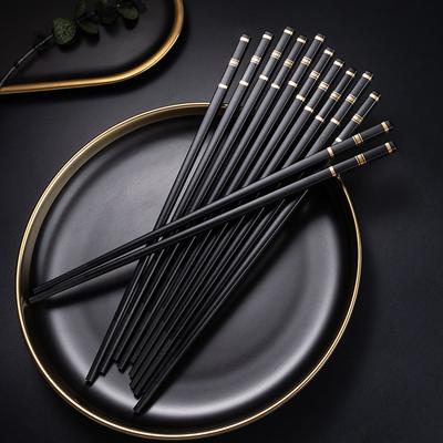 4 paia di bacchette giapponesi nere set di bacchette riutilizzabili in stile coreano in lega utensili da cucina stoviglie antiscottatura