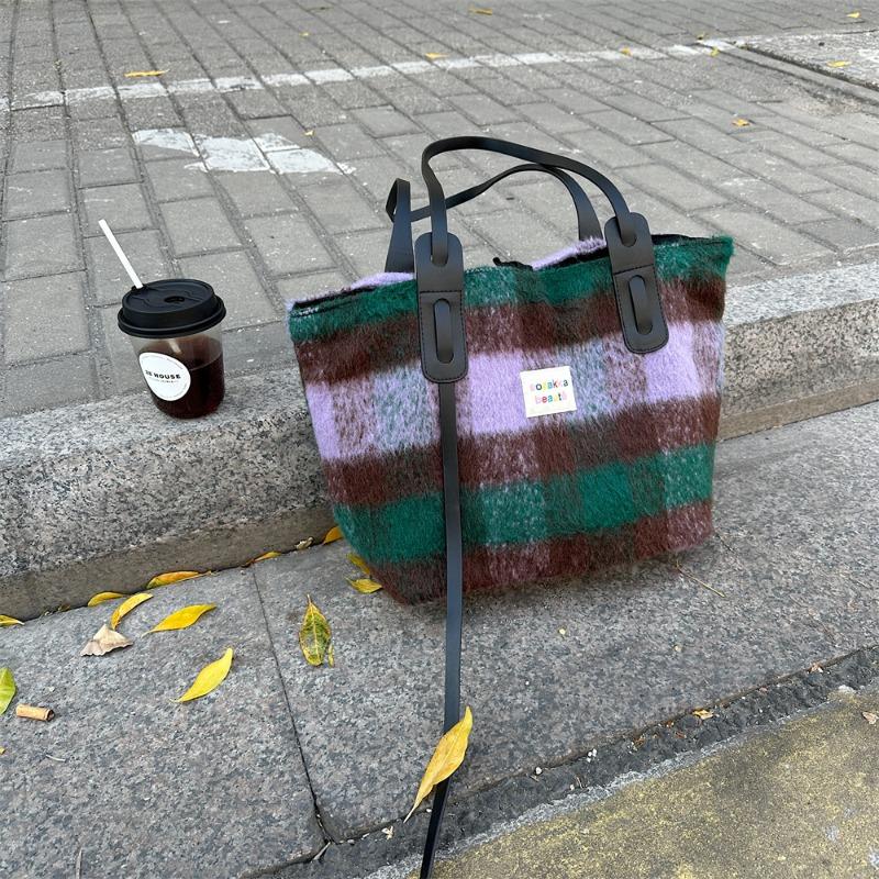 Maillard Large-capacity Plaid Bag Women's Commuter Shoulder Bag Woolen Model Autumn and Winter New Women's Bag