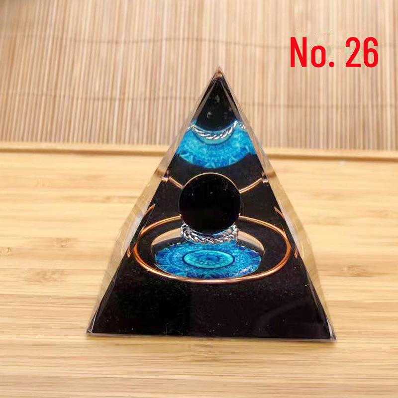 Ornamente creative din cristal: Pietre energetice, piramide și multe altele