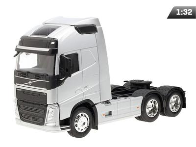 Modell 1:32, VOLVO FH, dreiachsiger Sattelzug, silber