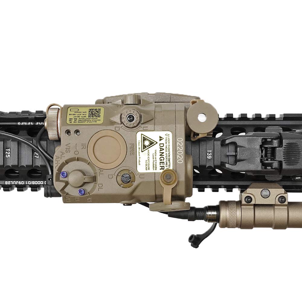 Simultaneous Operation of PEQ and SF Lights. Engraved [Ryohin Buhin] Dual Button Remote Switch. Compatible with 20mm Rails. FDE (Flat Dark Earth).