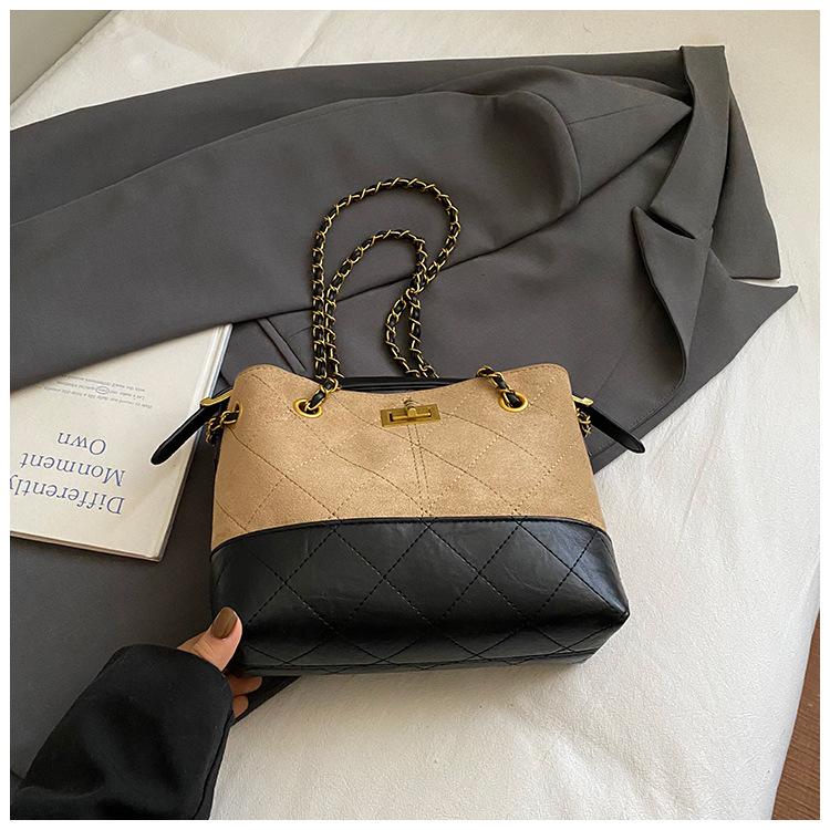 

Женская сумка высокой ценности большой вместимости 2025 новая ретро замшевая ромбовидная цепочка сумка-мессенджер на плечо сумка-ведро