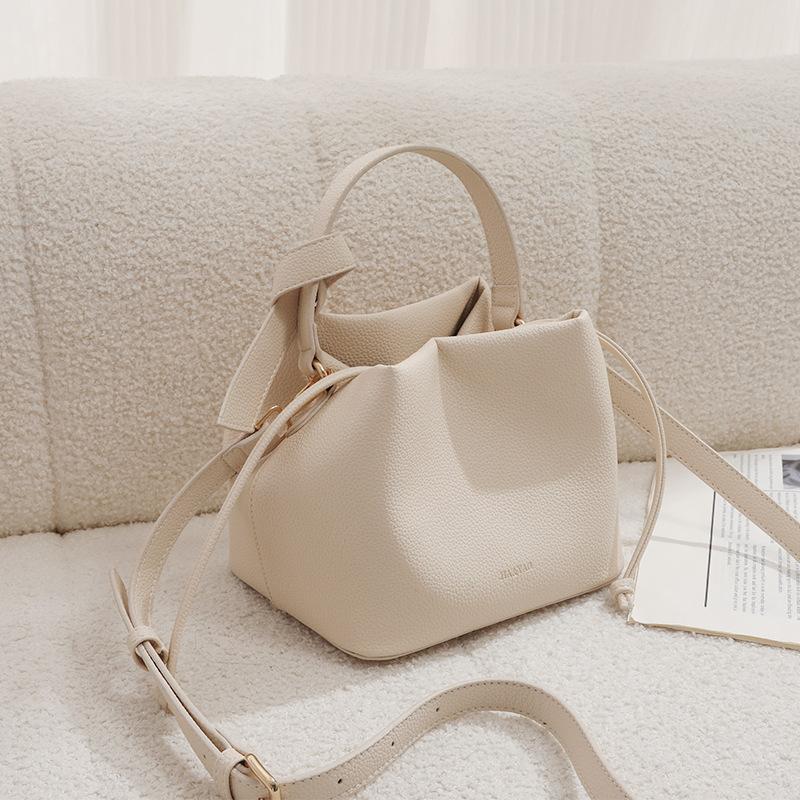 New Leather Texture Commuter Versatile Shoulder Messenger Bag Niche Fashion Handbag Women's Bag