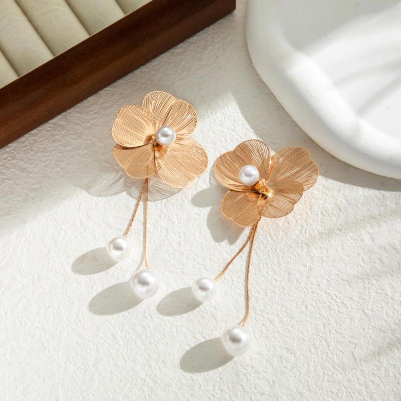 

Romantic Flower Petal Long Tassel Drop Earrings For Women 2024 Trend Imitation Pearl Hanging Piercing Earrings Wed Jewelry Gift золотой