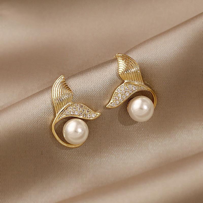 Boucles d'oreilles à tige en perles de fleur de vent parfumées à petite aiguille argentée, boucles d'oreilles légères et luxueuses, style célébrité, style rétro élégant et tendance