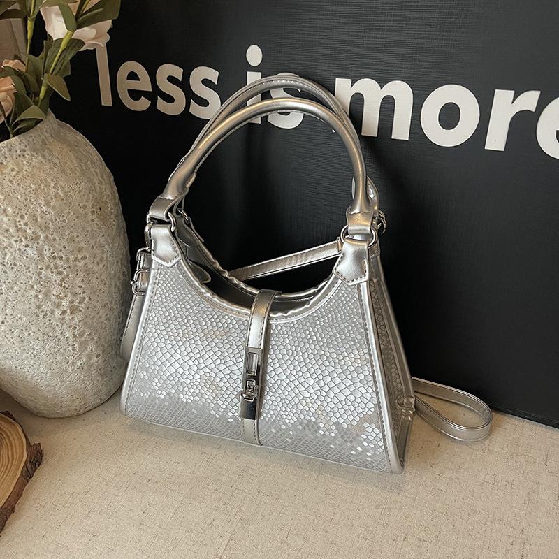 Simple retro shoulder bag women's new daily commuting niche design portable underarm messenger bag