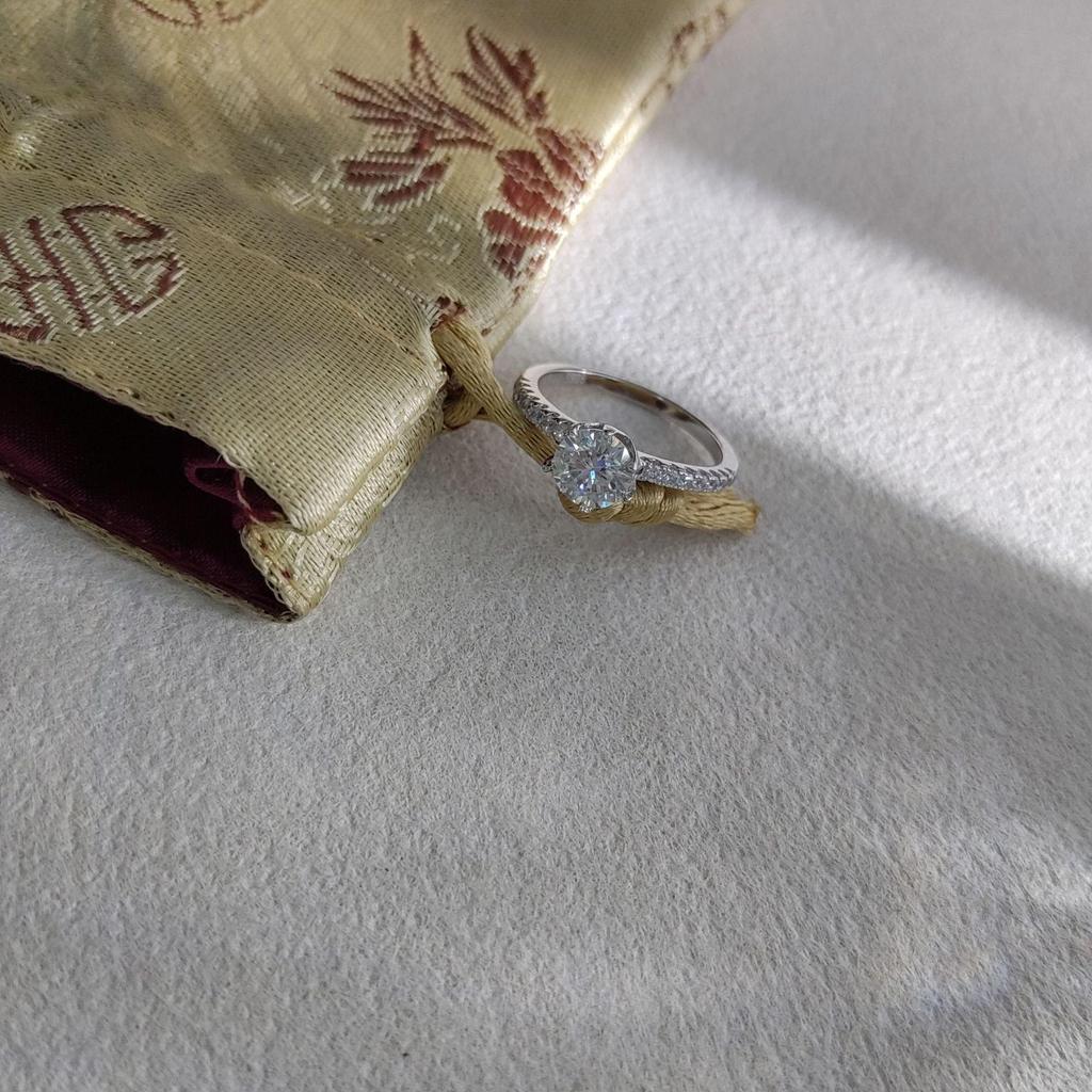 Korean Style Women's S925 Sterling Silver Six-Prong Diamond Ring, One Carat Fashionable Band