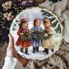 Vintage Kerst Kinderen met Hulstkransen D Plat Rond Metalen Blikbord Retro Victoriaans Winter Wandbord voor Vakantiehuis