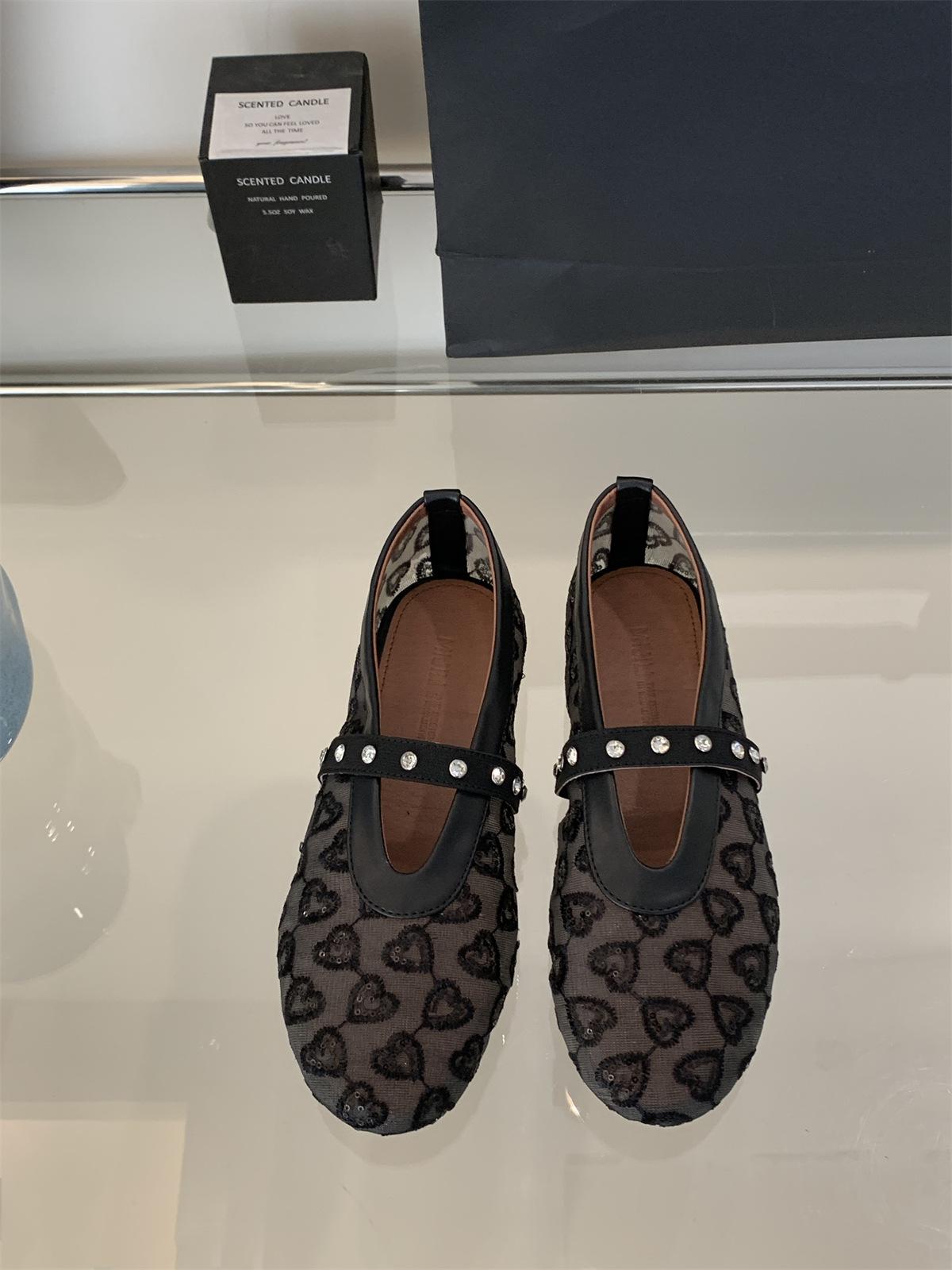 

Модная женская обувь 2025 Лето Новинка Сетчатая дышащая Металлическая отделка Балетки Удобная мягкая подошва Круглый носок Модные туфли Мэри Джейн 35 чёрный