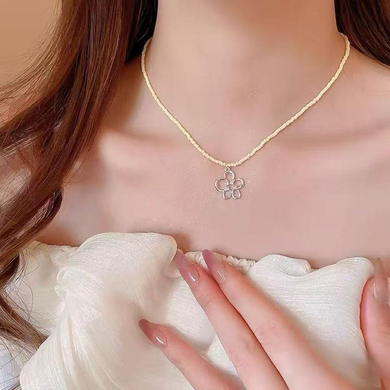 Collier de perles pour femmes: Collier élégant et chic à longueur de col, parfait pour les pulls — Cadeau d'anniversaire