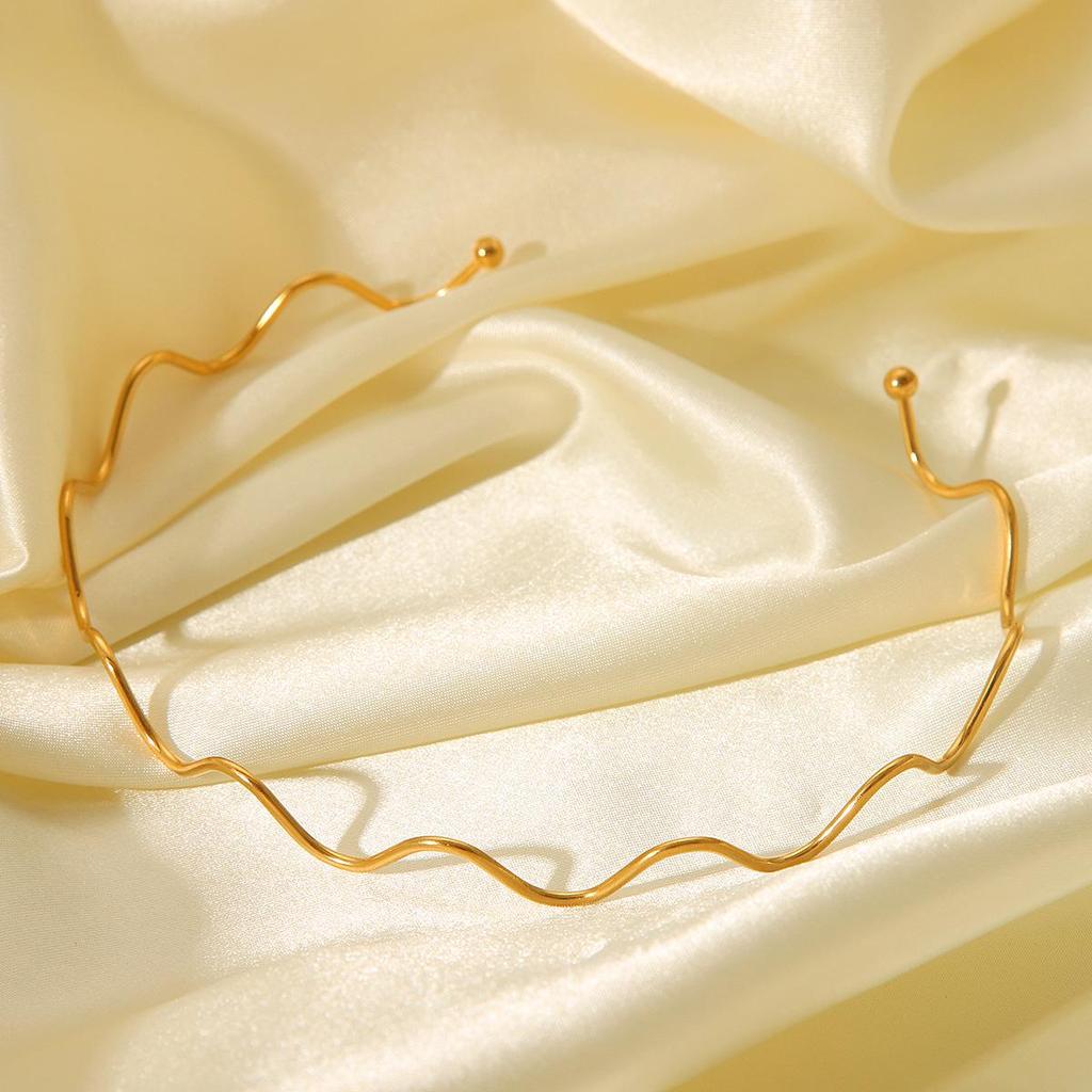 18K Gold Choker Necklace: Stainless Steel Wave Design, Non-Fading, Titanium Chain for Women.
