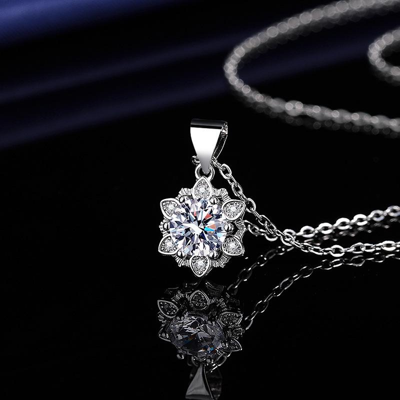 

Women s Niche Fashion: Filigree Snowflake Pendant Necklace