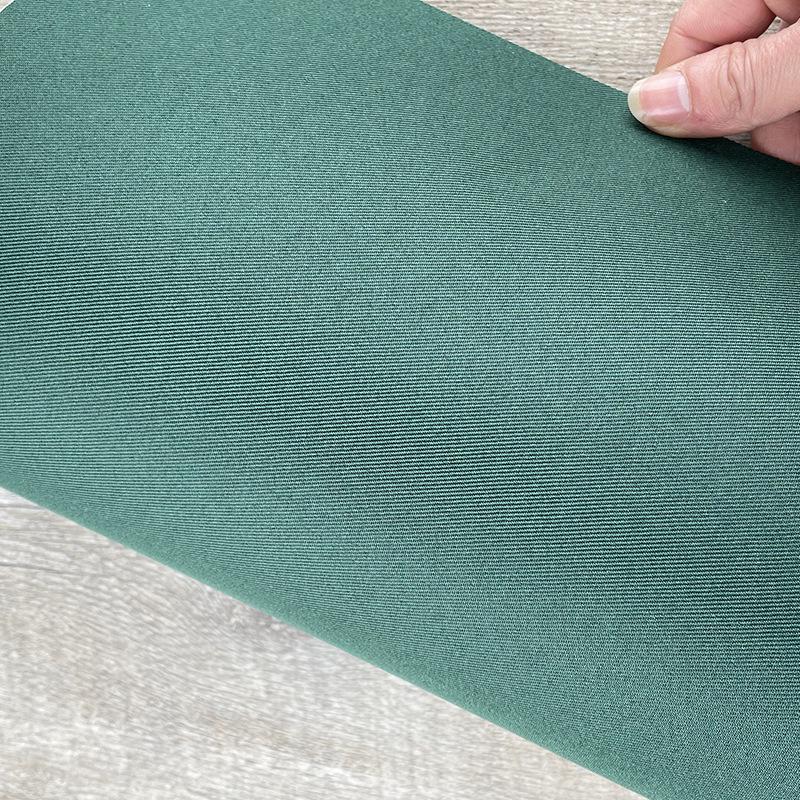 Samolepicí látkové záplaty na opravu pro renovaci pohovky, stěny, oděvů a závěsů.