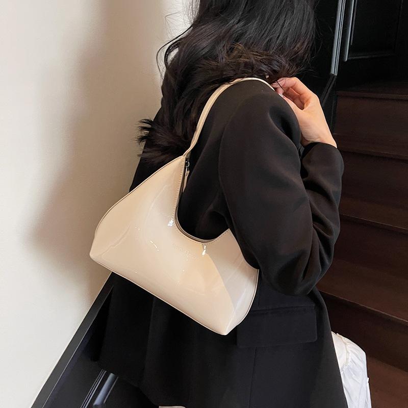 French Niche Design Bag Women's 2025 New Spring and Summer Versatile Single Shoulder Underarm Bag Super Fire Portable Dumpling Bag