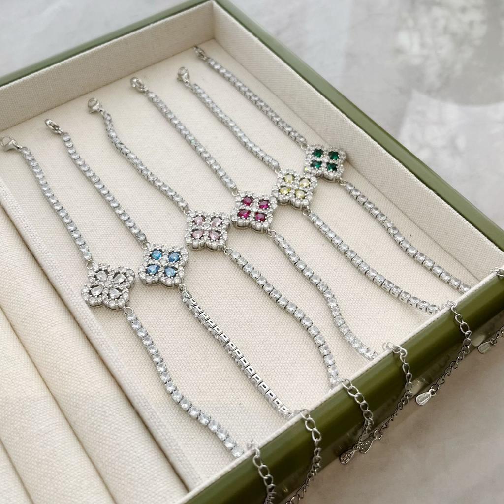 Bracelet Loop Four-Leaf Clover Bracelet Women'S Light Luxury Niche Full Of Diamond Snowflake Hand Jewelry Cold Wind High Sense