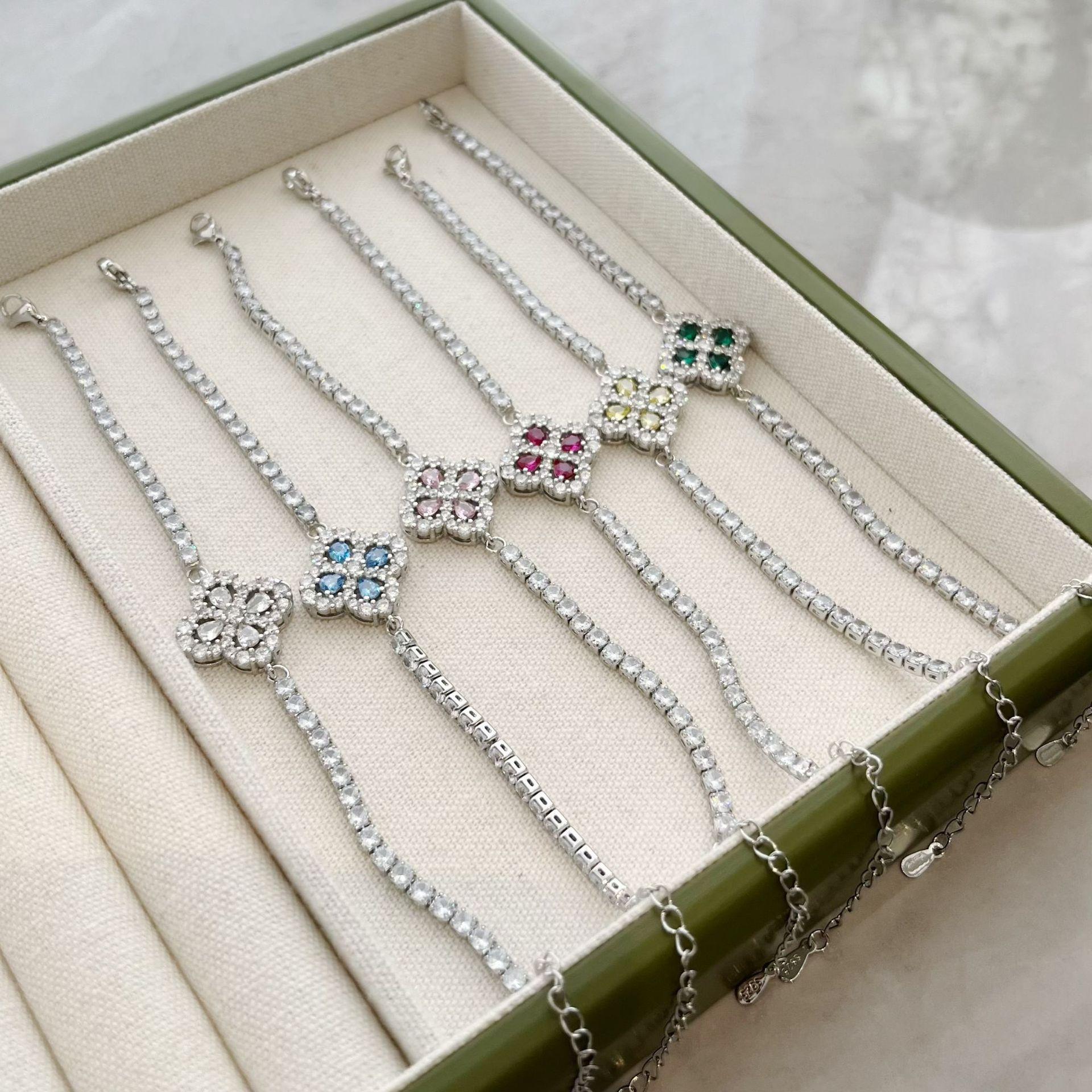 Hw Bracelet Loop Four-Leaf Clover Bracelet Women S Light Luxury Niche Full Of Diamond Snowflake Hand Jewelry Ins Cold Wind High Sense