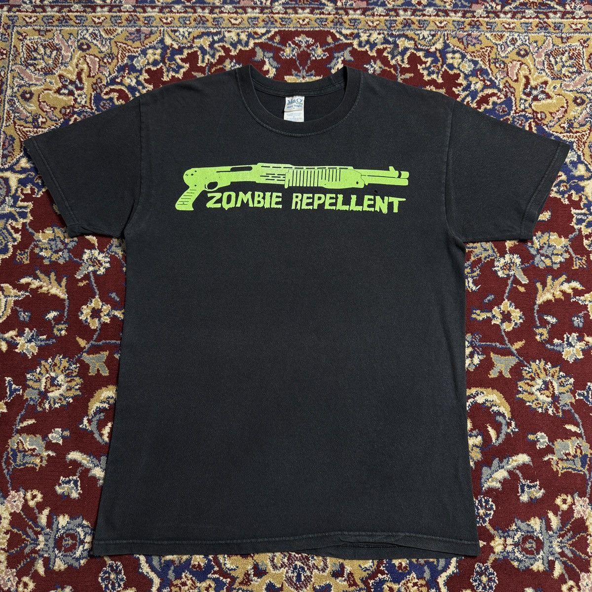 2000s Resident Evil Zombie Repellent Video Game Promo Graphic T-Shirt S