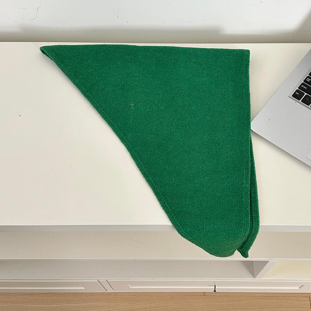 A Wool-Blend Flat Woven Triangular Scarf For Women Suitable For All Seasons For Decoration Pography And Travel Paired With A Small Headscarf