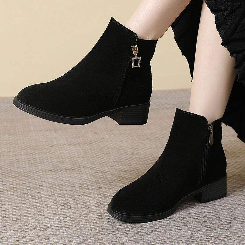 

2025 осень и зима новые короткие ботинки на толстом каблуке женские корейская версия из матовой кожи универсальные женские ботинки бархатные на среднем каблуке ботинки Мартин 40