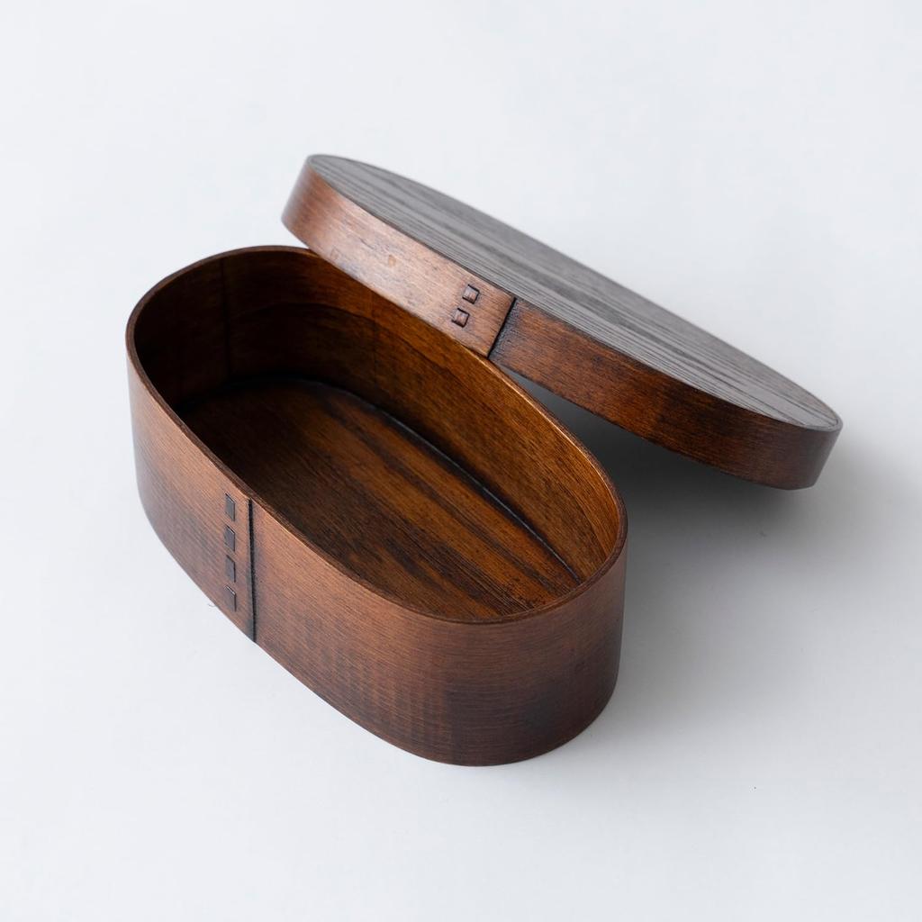 Osaka Choseido Magewappa Bento Polished Single Tier with 600cc Brown Bonus Box, Lacquer, Divider, (Oval Shape, Band, Included)