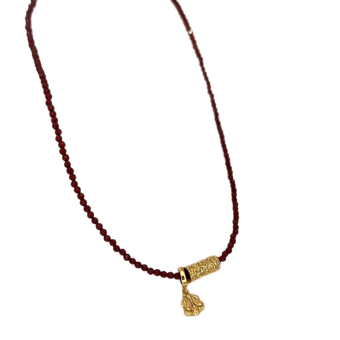 Высококачественное колье-чокер с подвеской-ирисом