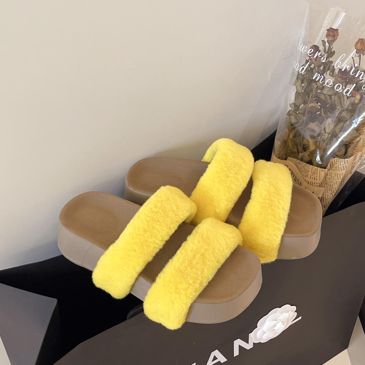 

Thick-soled fluffy slippers for women s outer wear 2025 new autumn and winter non-slip flat-soled fluffy shoes with fleece warm cotton mop 42 жёлтый