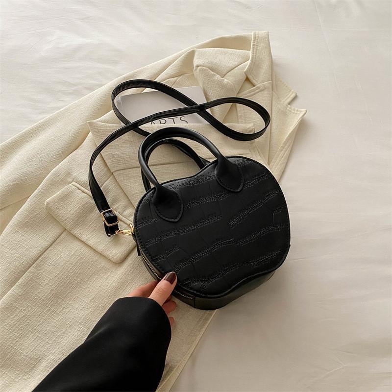 Chic Casual Crossbody Heart-shaped Bag For Women Perfect For Fashion Forward Outfits