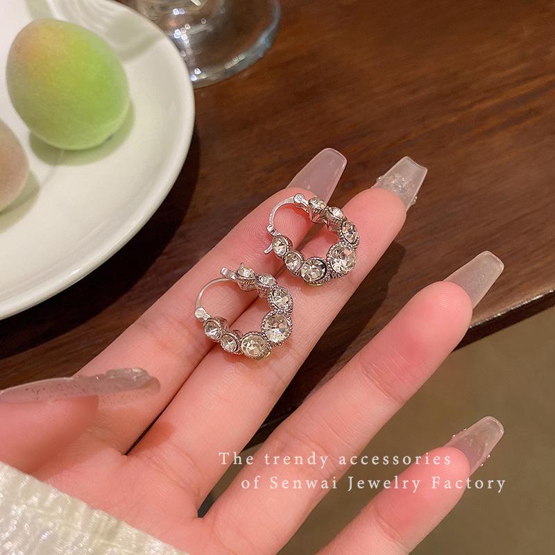 Korean version of retro flash diamond circle ear buckle women's high-end sense light luxury temperament earrings autumn and winter new earrings