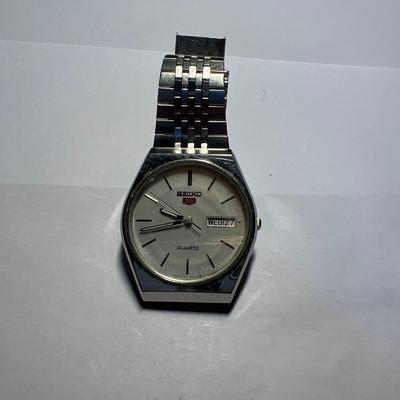 Used SEIKO 5 Quartz Men's Watch Day Date Silver Dial