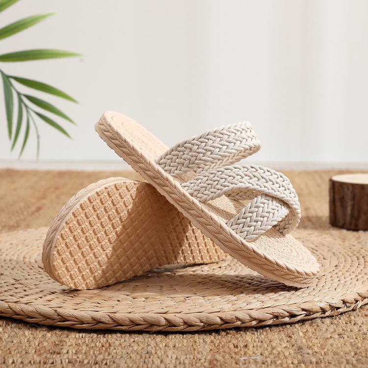 Women's Summer Straw Braid Sandals: Casual Cross-Strap Flat Slippers for Outdoor Beach Travel