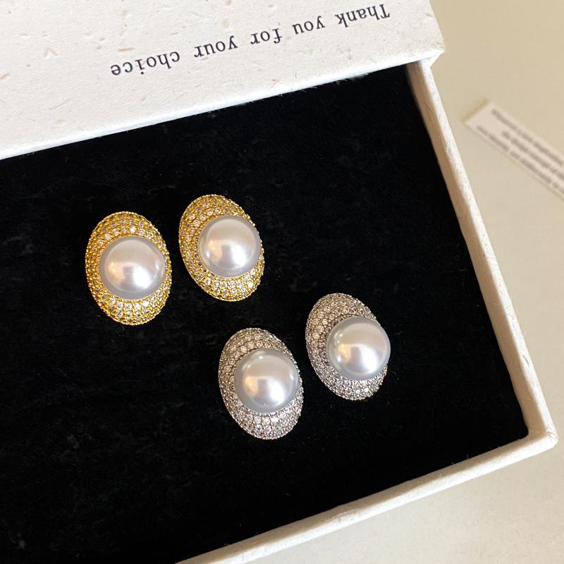Silver Needle Zircon Oval Pearl Stud Earrings – Elegant, Niche, High-End Ear Jewelry for Women.