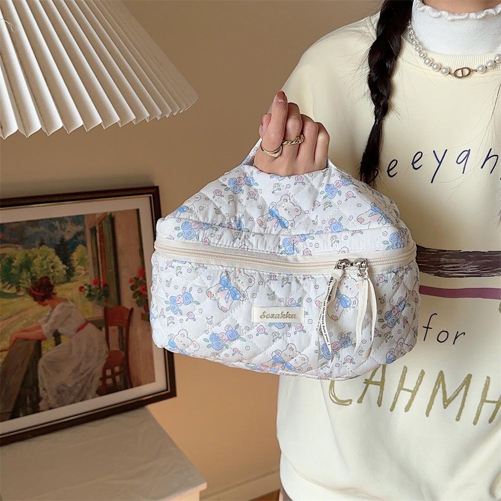 Durable And Convenient Makeup Bag Women Fashionable And Versatile Street Style